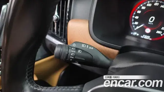 Volvo S90 2019 — ფოტო 26/39