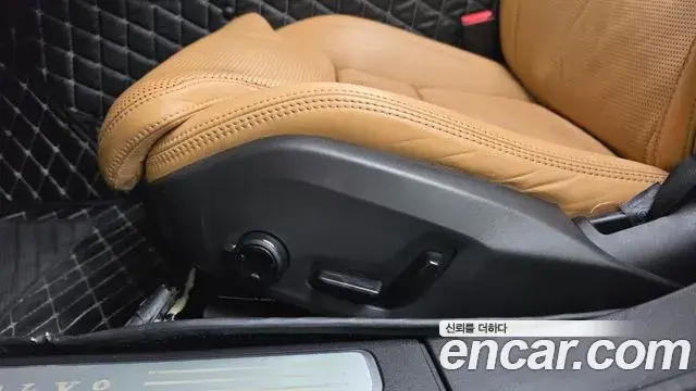 Volvo S90 2019 — ფოტო 21/39