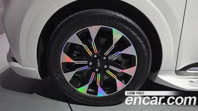 Kia Carnival 2021 — Фото 4/20