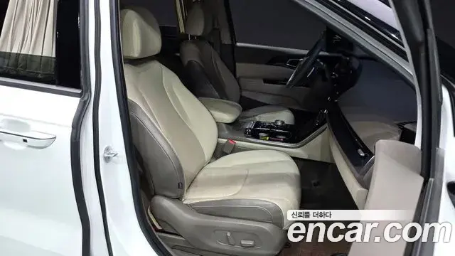 Kia Carnival 2021 — Фото 10/20