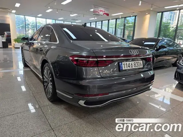 Audi A8 2022 — Фото 2/20