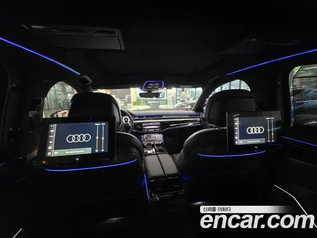 Audi A8 2022 — Фото 13/20