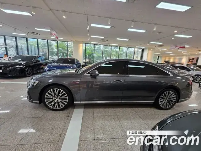 Audi A8 2022 — Фото 20/20