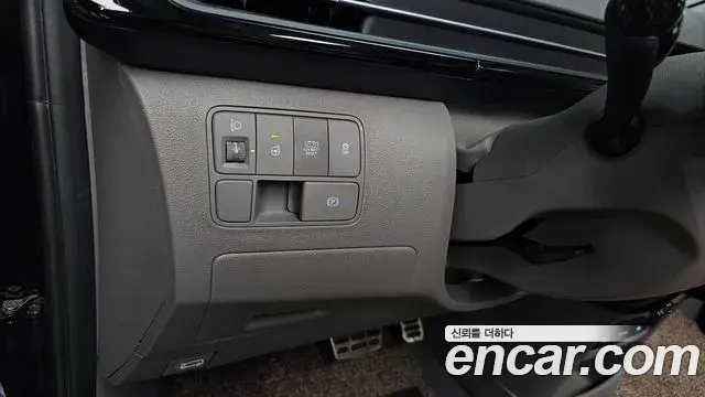 Hyundai Staria 2024 — Фото 17/20
