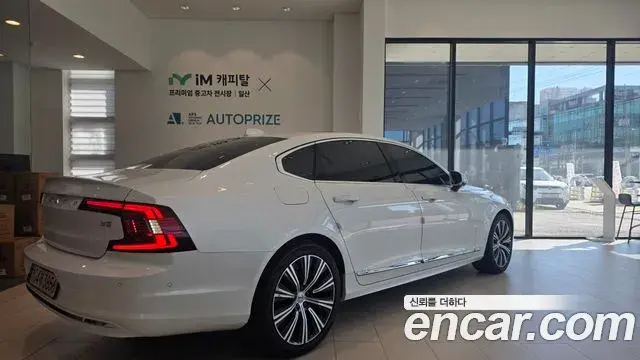 Volvo S90 2023 — Фото 1/20