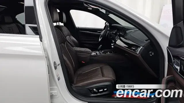 BMW 5 Series 2019 — Фото 11/20