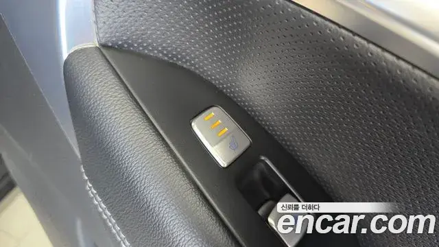 Genesis G70 2018 — ფოტო 17/20