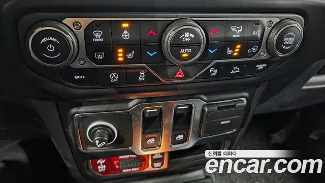 Jeep Wrangler 2022 — Фото 18/20