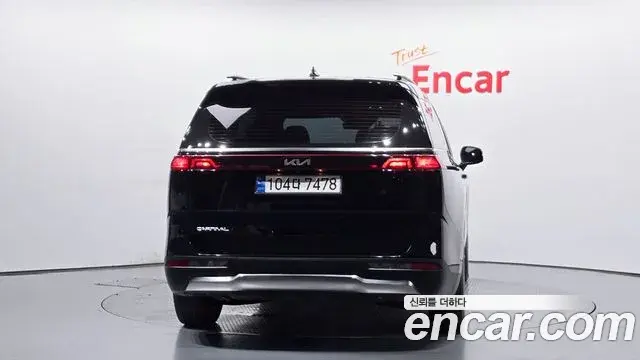 Kia Carnival 2023 — ფოტო 28/31
