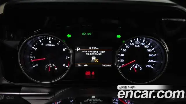 Kia Carnival 2023 — ფოტო 5/31