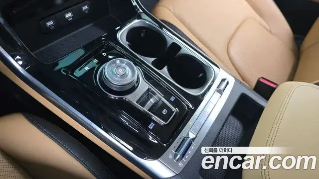Kia Carnival 2023 — ფოტო 29/31