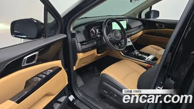 Kia Carnival 2023 — ფოტო 15/31