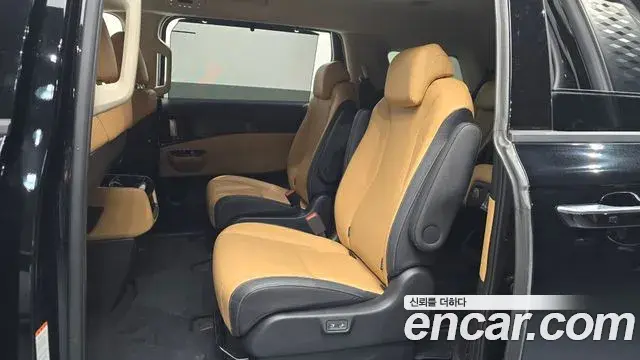 Kia Carnival 2023 — ფოტო 30/31