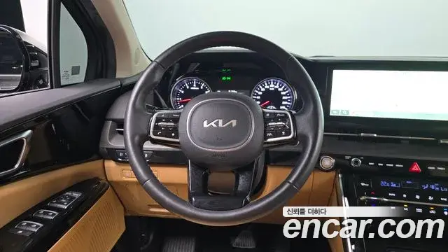 Kia Carnival 2023 — ფოტო 18/31