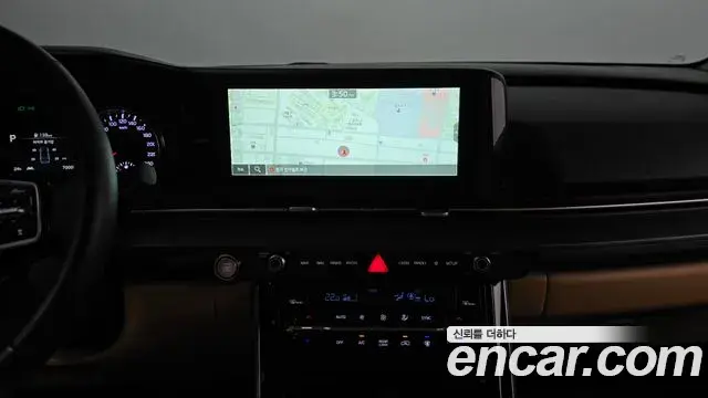Kia Carnival 2023 — ფოტო 17/31