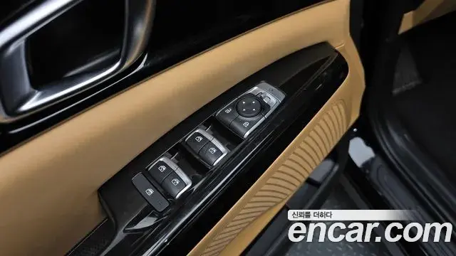 Kia Carnival 2023 — ფოტო 2/31