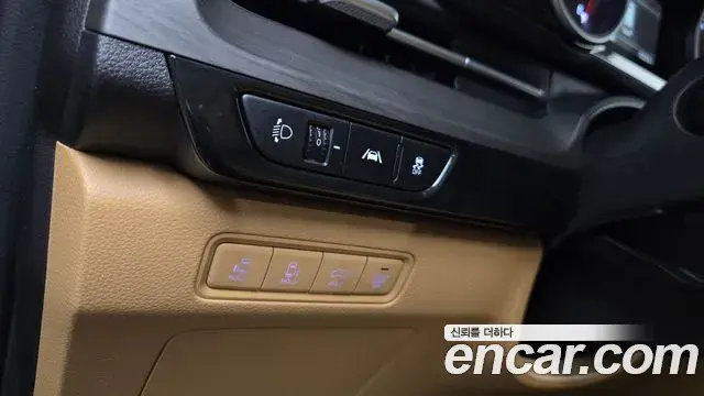 Kia Carnival 2023 — ფოტო 3/31