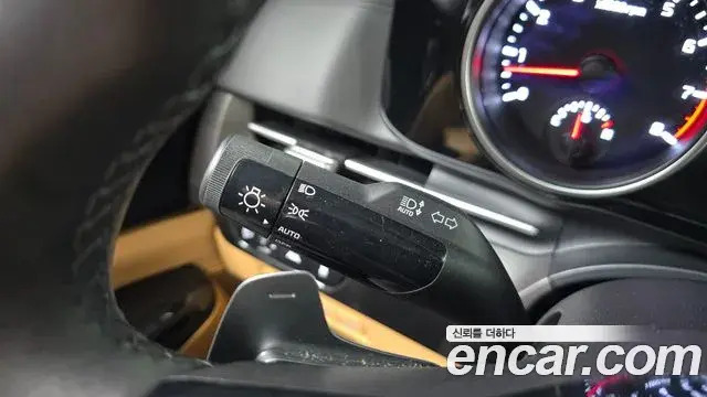 Kia Carnival 2023 — ფოტო 31/31