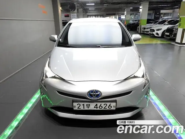 Toyota Prius 2018 — Şəkil 13/20