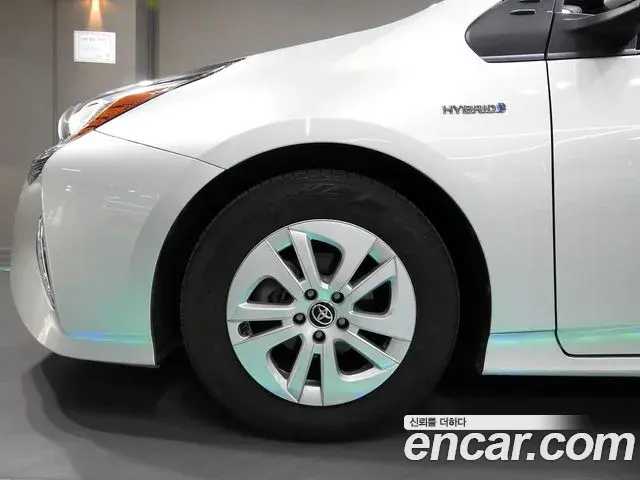 Toyota Prius 2018 — Şəkil 20/20