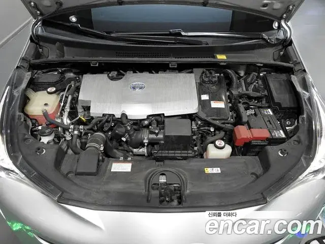 Toyota Prius 2018 — Şəkil 14/20
