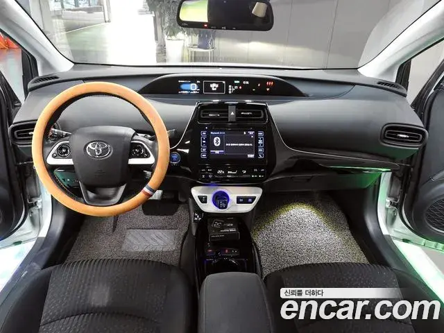 Toyota Prius 2018 — Şəkil 3/20