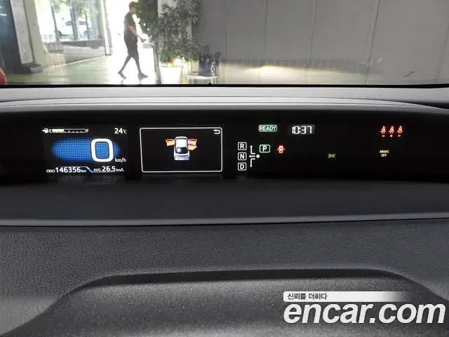 Toyota Prius 2018 — Şəkil 12/20