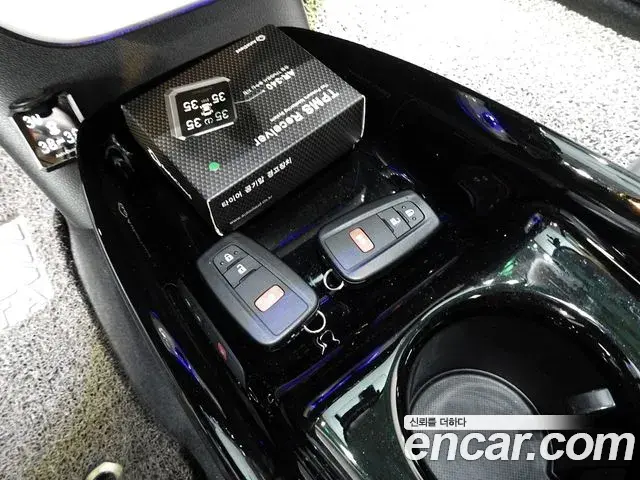 Toyota Prius 2018 — Şəkil 15/20