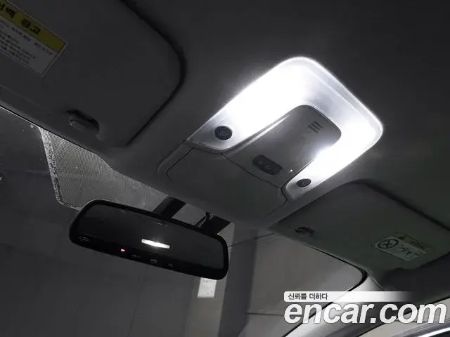Toyota Prius 2018 — Şəkil 17/20