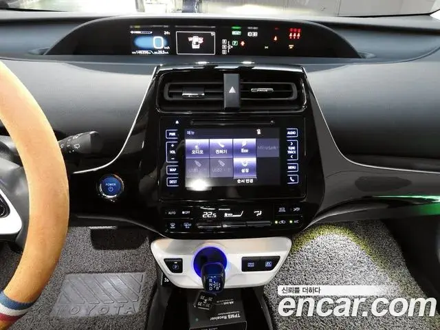 Toyota Prius 2018 — Şəkil 9/20
