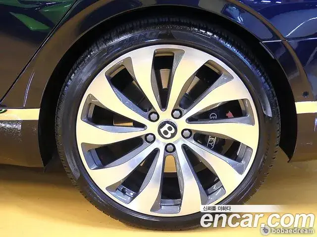 Bentley Flying Spur 2022 — Photo 2/20