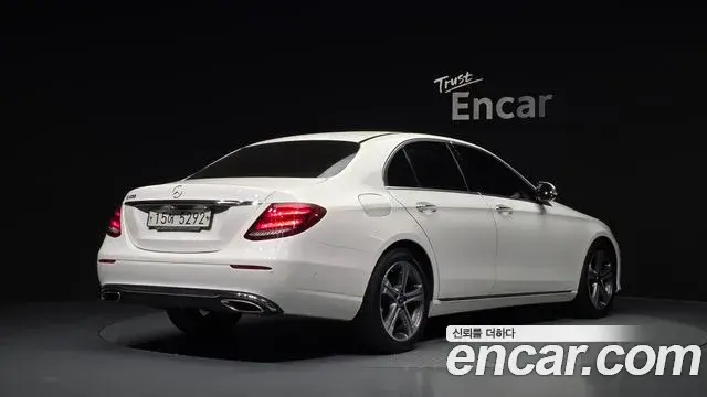 Mercedes-Benz E-Class 2019 — Фото 2/20