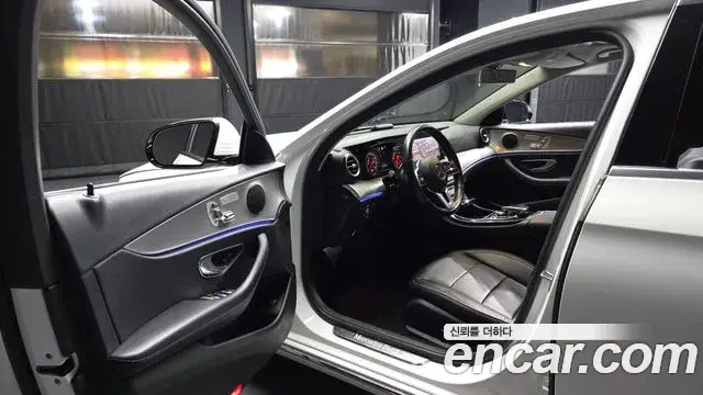 Mercedes-Benz E-Class 2019 — Фото 10/20