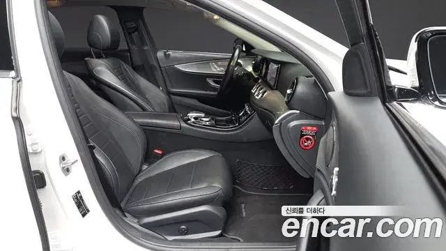 Mercedes-Benz E-Class 2019 — Фото 11/20