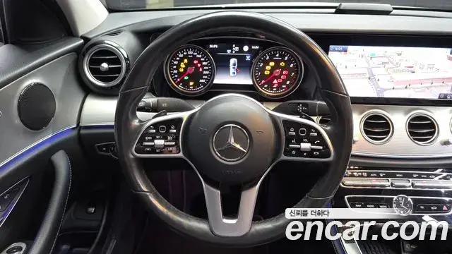 Mercedes-Benz E-Class 2019 — Фото 13/20