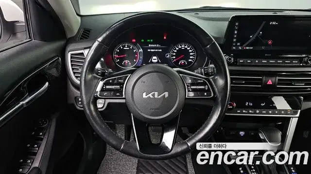 Kia Seltos 2022 — Фото 13/20