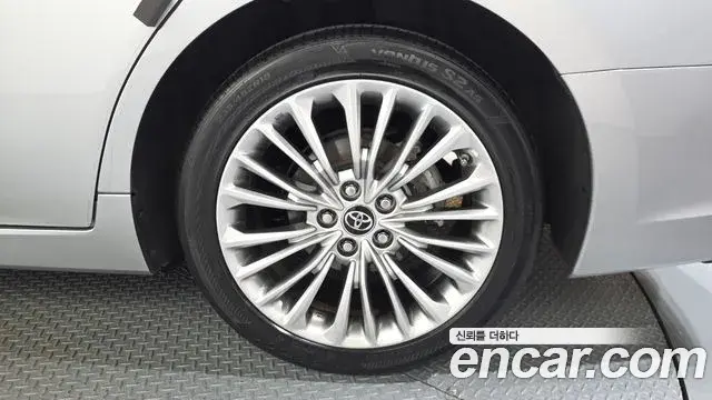 Toyota Avalon 2020 — Şəkil 16/31