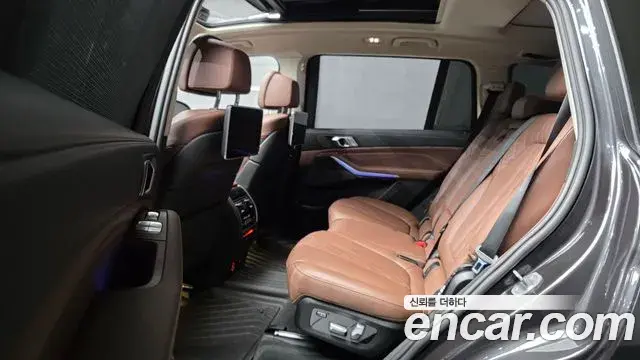 BMW X7 2022 — Фото 12/20