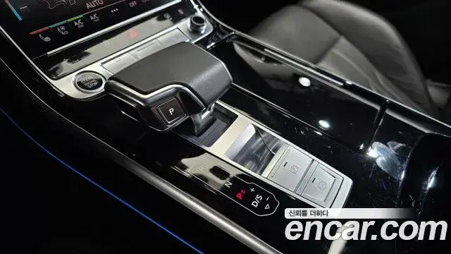Audi A8 2021 — Фото 9/20