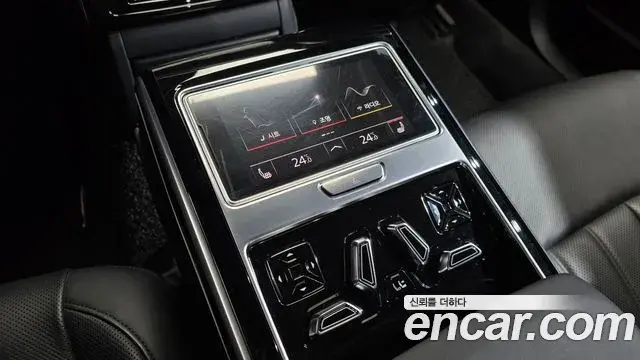 Audi A8 2021 — Фото 18/20