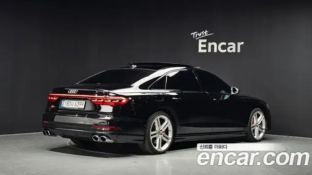 Audi A8 2020 — Фото 1/20