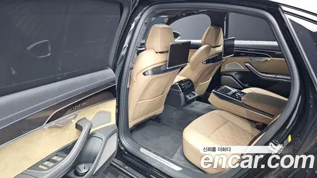 Audi A8 2020 — Фото 12/20