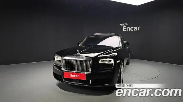 Rolls-Royce Ghost 2018 — Photo 12/20