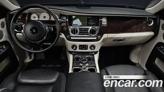 Rolls-Royce Ghost 2018 — Photo 14/20