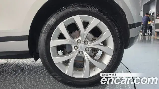Land Rover Range Rover Evoque 2019 — Photo 2/34