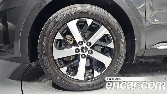 Kia Sorento 2023 — Фото 5/20