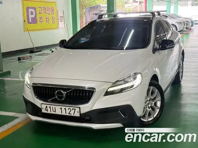 Volvo V40 Cross Country 2018 — Şəkil 10/20