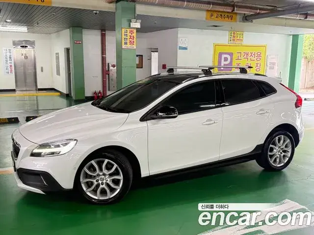 Volvo V40 Cross Country 2018 — Şəkil 4/20