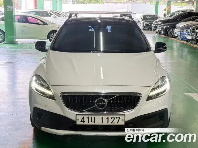 Volvo V40 Cross Country 2018 — Şəkil 3/20