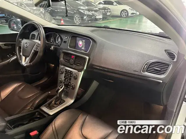 Volvo V40 Cross Country 2018 — Şəkil 7/20